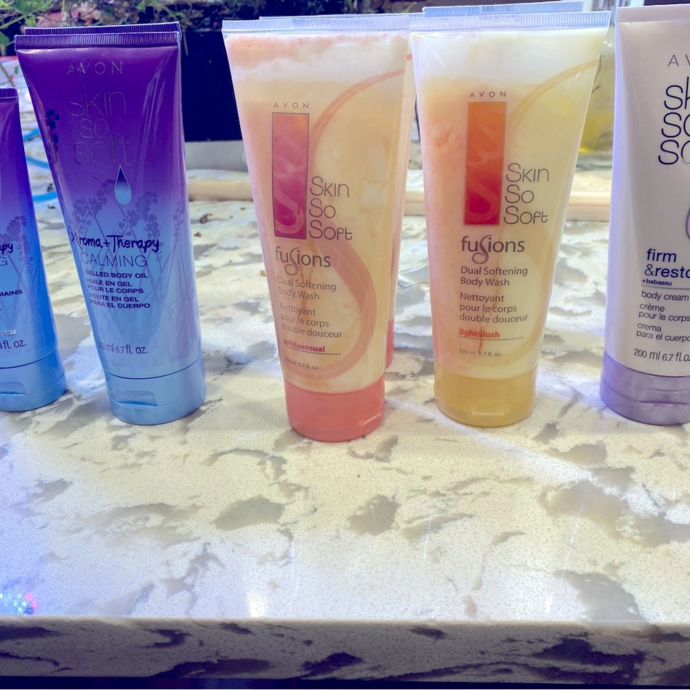 Bath Body Avon Themed Surprise Gift Bag Makeup Jewelry Fragrance Hair Care Home - Picture 5 of 8